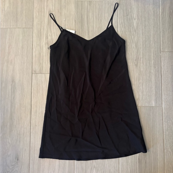 NEW Guess Black Fitted Camisole with Spaghetti Straps - Picture 1 of 2